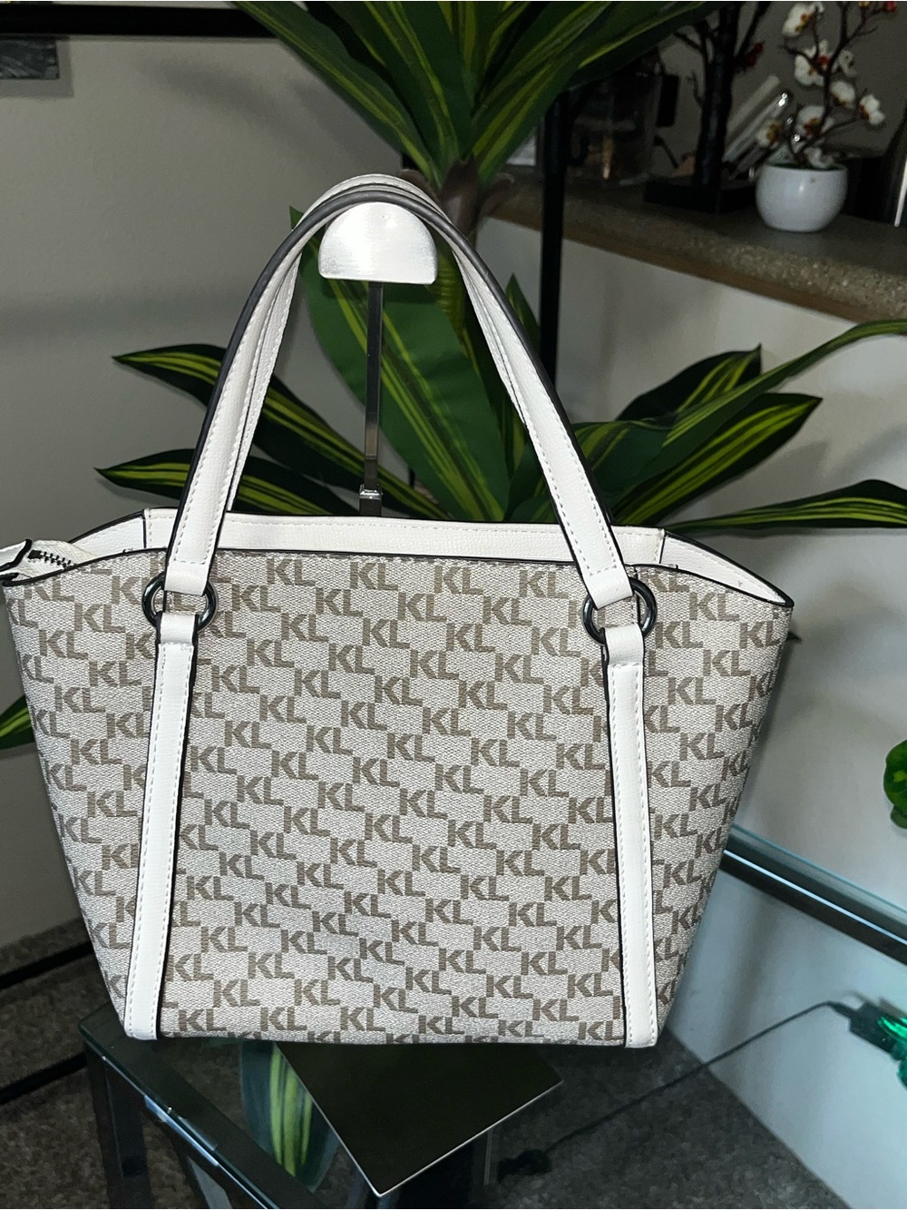Karl Lagerfeld Beige and White Monogram Tote with Heart Coin purse - Picture 6 of 12
